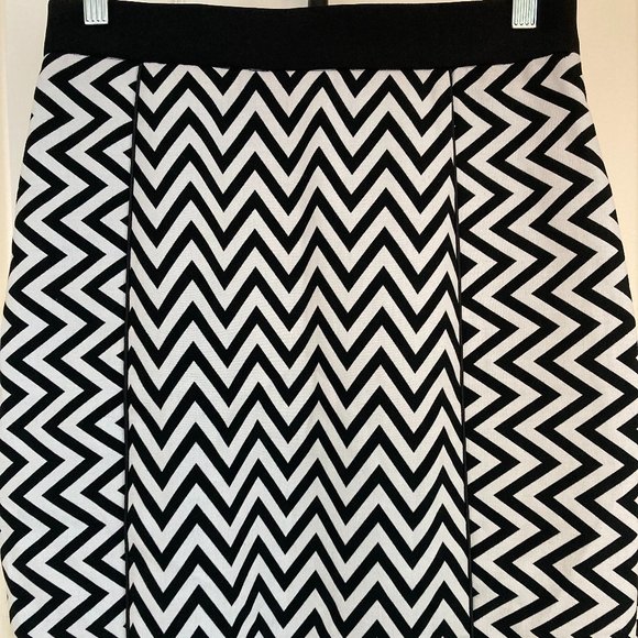 Black and White Geometic Skirt - Picture 1 of 3